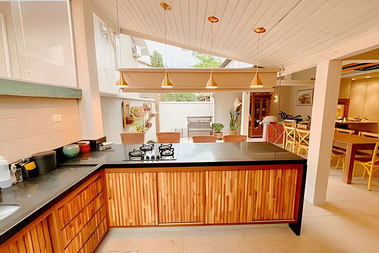 Pé na areia em Maresias: casa em condomínio – HM53