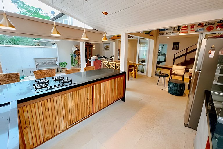 Pé na areia em Maresias: casa em condomínio – HM53