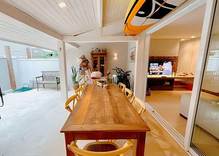 Pé na areia em Maresias: casa em condomínio – HM53