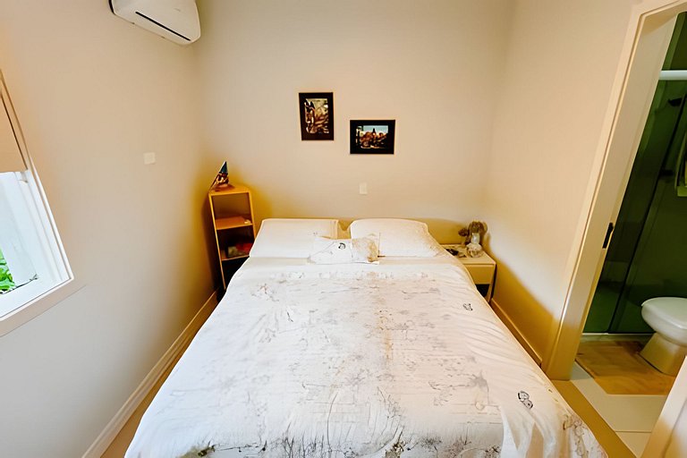 Pé na areia em Maresias: casa em condomínio – HM53