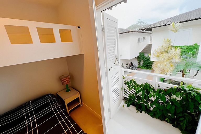 Pé na areia em Maresias: casa em condomínio – HM53