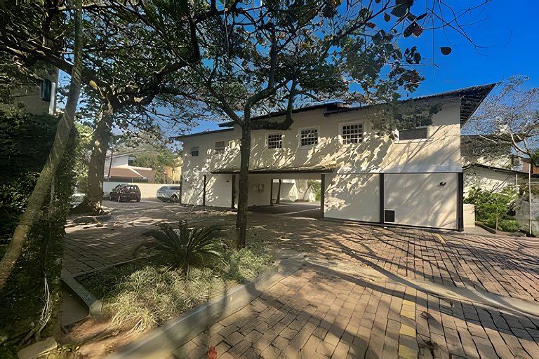 Pé na areia em Maresias: casa em condomínio – HM53