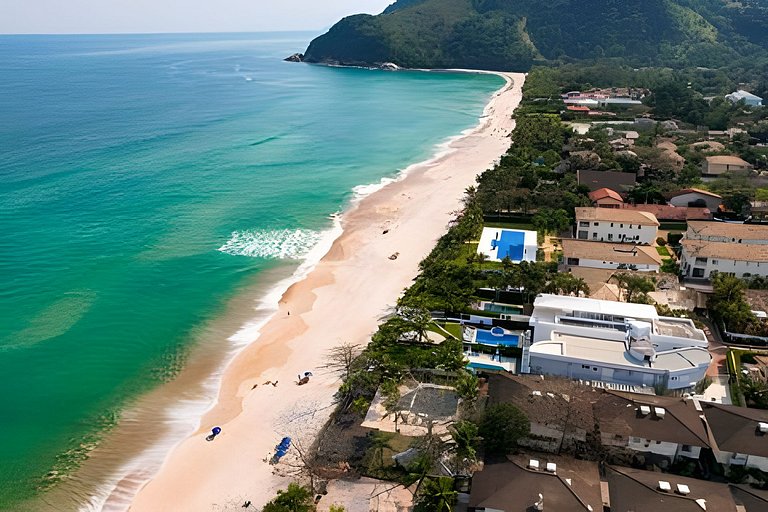 Pé na areia em Maresias: casa em condomínio – HM53