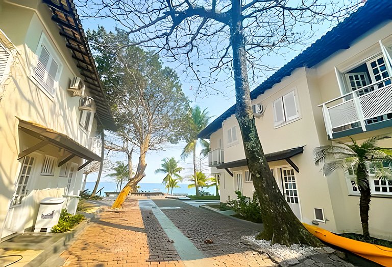 Pé na areia em Maresias: casa em condomínio – HM53